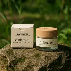 Dialecton Κρέμα Ημέρας Ενυδατική & Αναπλαστική 50ml - ΦΥΣΙΚΑ ΚΑΛΛΥΝΤΙΚΑ στο melivelos